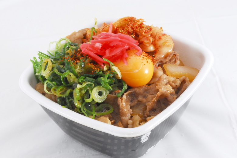 吉野家 菅田将暉コラボ牛丼 菅田 将暉 スペシャル 豪華絢爛 贅沢な牛丼 牛丼ウォーズ 最強のワンコインフード達 First Donburi Food